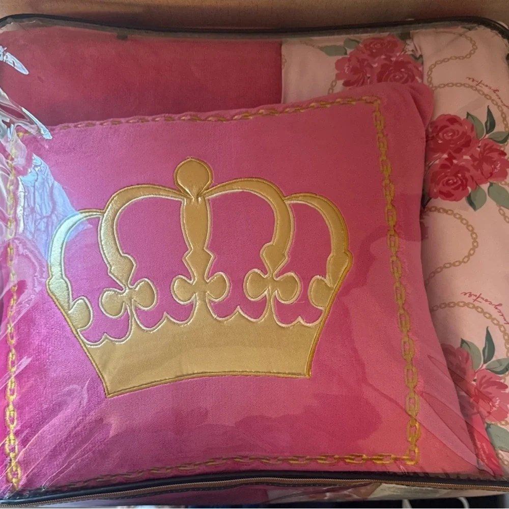 Juicy Couture Plush Hot Pink Crowns Roses Chains KING Comforter Set Reversible